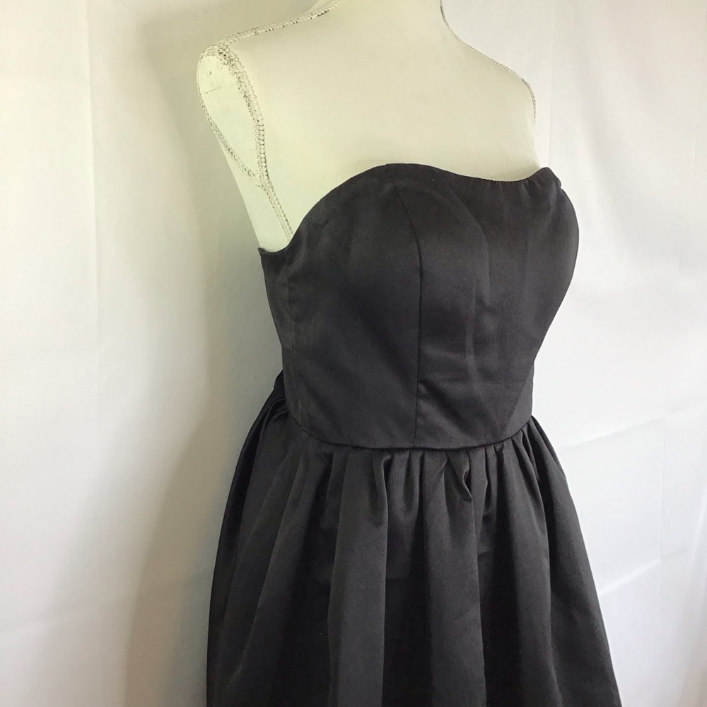 JJs HOUSE WOMEN BLACK SATIN STRAPLESS HEART SHAPE PLEATED EVENT DRESS- No SZ Tag - Picture 3 of 9